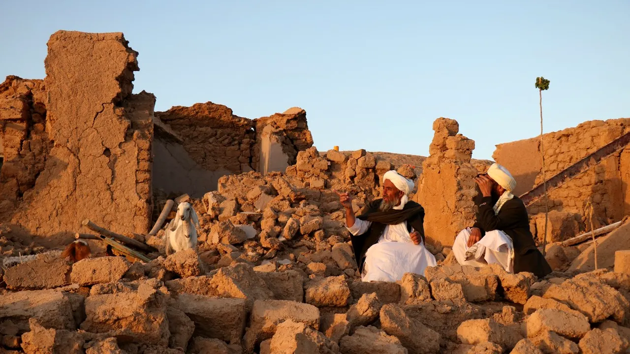 VIDEO | Cel puţin 320 de oameni au murit în Afganistan după o serie de cutremure puternice de suprafaţă, produse în decurs de o oră