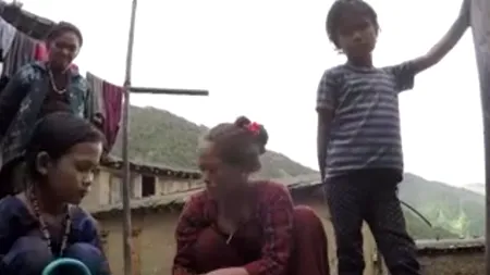 Prețul scump al educației. Povestea incredibilă a copiilor despărțiti de părinți  aproape un deceniu pentru a avea acces la învățământ - VIDEO