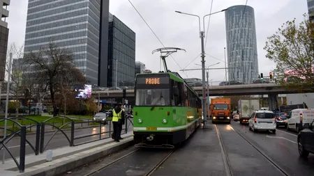 Linia 5 de tramvai împlinește un an de întârzieri. Sunt doi ani de când au început lucrările, iar ruta este închisă. De ce primarul Ciprian Ciucu nu vrea redeschiderea ei, deși reabilitarea este finalizată