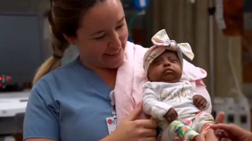 Bebelușul miracol: Cântărea aproape cât un măr mai mare atunci când s-a născut - VIDEO 