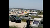 Amenzi usturătoare pentru camparea pe plajele de la Vadu și Corbu, după ce turiștii români au lăsat în urmă 700 de tone de gunoaie în ultimul sezon estival