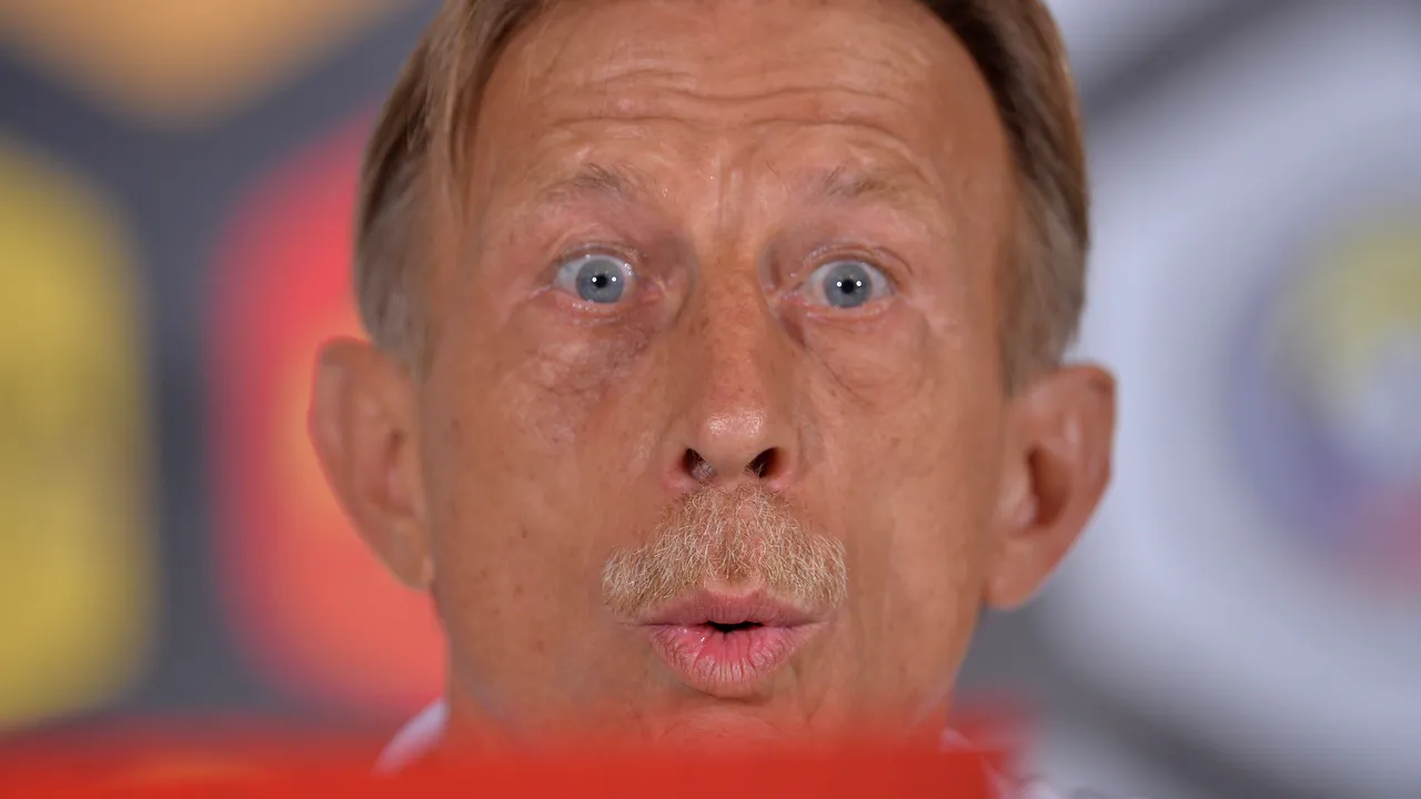 Selecționerul Daum, înainte meciurilor naționalei cu Armenia și Muntenegru: Nu cerșesc un loc de muncă