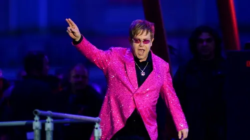 Cântărețul Elton John, acuzat că a creat dificultăți în schimbul cultural dintre China și alte țări