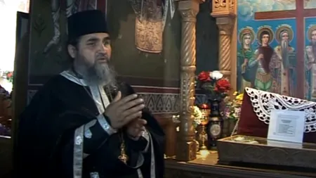 GÂNDUL LIVE. Preotul care își călca enoriașii în picioare pentru a-i vindeca de boli și ghicea în Evanghelie, șantajat cu un film compromițător, cu tentă sexuală. În patru luni, a plătit peste 60.000 de euro!