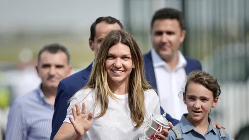 Simona Halep a sosit la București cu trofeul Roland Garros