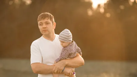 Țara din Europa în care numărul bărbaților care își iau concediu de PATERNITATE s-a triplat. Aproape 65% profită de acest drept