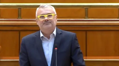 Un gigel cu ochelari galbeni - icoana moțiunii de cenzură