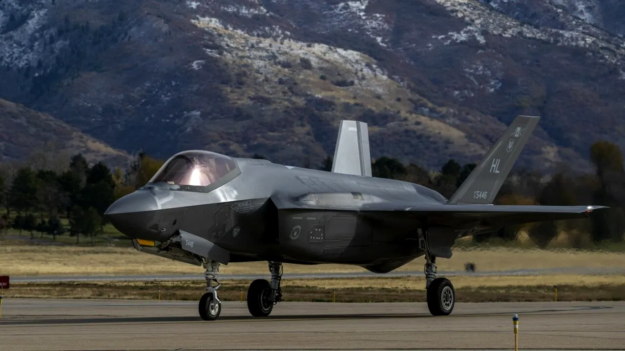 Armata României se înzestrează cu 32 de avioane F-35, în valoare de 6,5 miliarde de dolari / Klaus Iohannis a promulgat legea