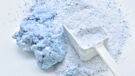 Cât a ajuns să coste o pungă de detergent, pentru 40 de spălări, în România.  Sunt practicate printre cele mai mari prețuri din Europa