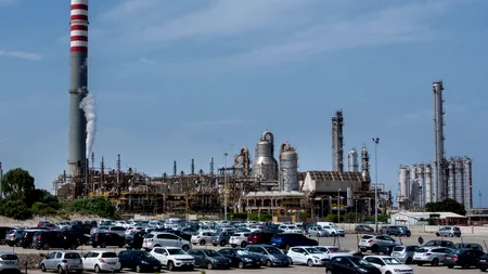 Italia: Guvernul va supraveghea vânzarea rafinăriei LukOil din Sicilia. Care este motivul