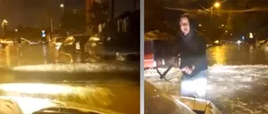Imagini ȘOCANTE în Capitală! Un bărbat cu un târnăcop în mână încearcă să oprească un șofer care trece cu viteză printr-o zonă inundată