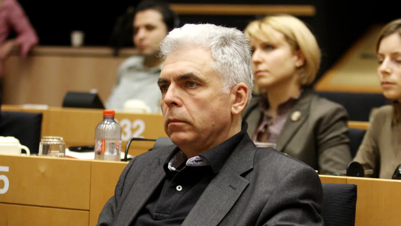 Adrian Severin s-a prezentat la DNA. Acum un an, procurorii au început urmarirea penală pentru luare de mită și trafic de influență