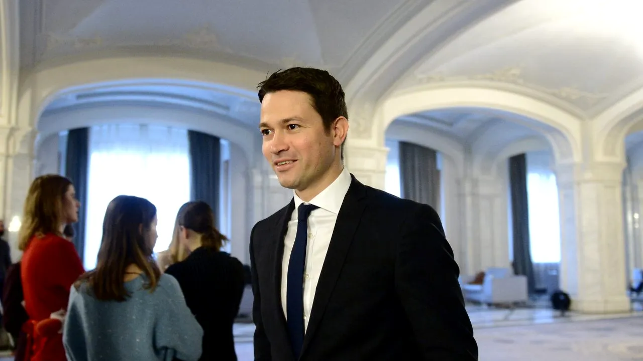 Robert Sighiartău, despre declarațiile lui Vlad Voiculescu: „Ţara e în criză, oamenii mor, iar unii au chef de declaraţii politice”