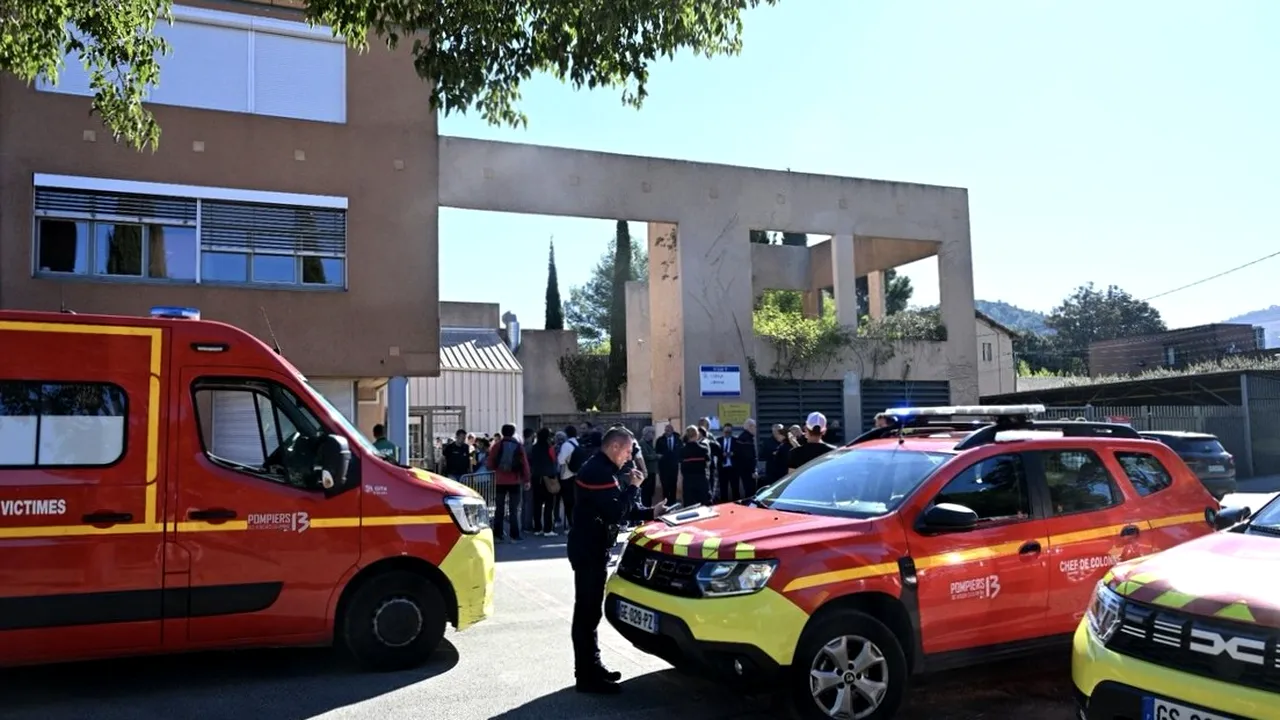 Directorul unei școli și un profesor au fost împușcați în Franța. Un elev de 14 ani a fost arestat