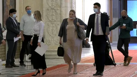 Senatoarea Diana Șoșoacă, dosar penal la DIICOT după ce a blocat activitatea unui centru de vaccinare. Parchetul General a declinat dosarul la crimă organizată