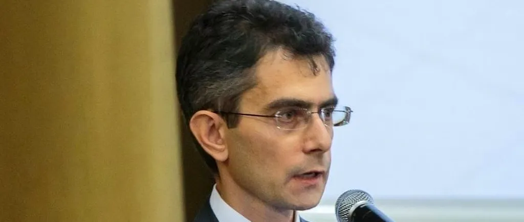 Subprefectul de Iași, Marian Grigoraş, a demisionat din cauza unor fotografii deocheate. Cu cine apare în pat oficialul Guvernului