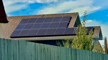 Autorizație OBLIGATORIE pentru românii care își instalează panouri solare. Ce trebuie să știi despre programul „Casa Verde 2024”