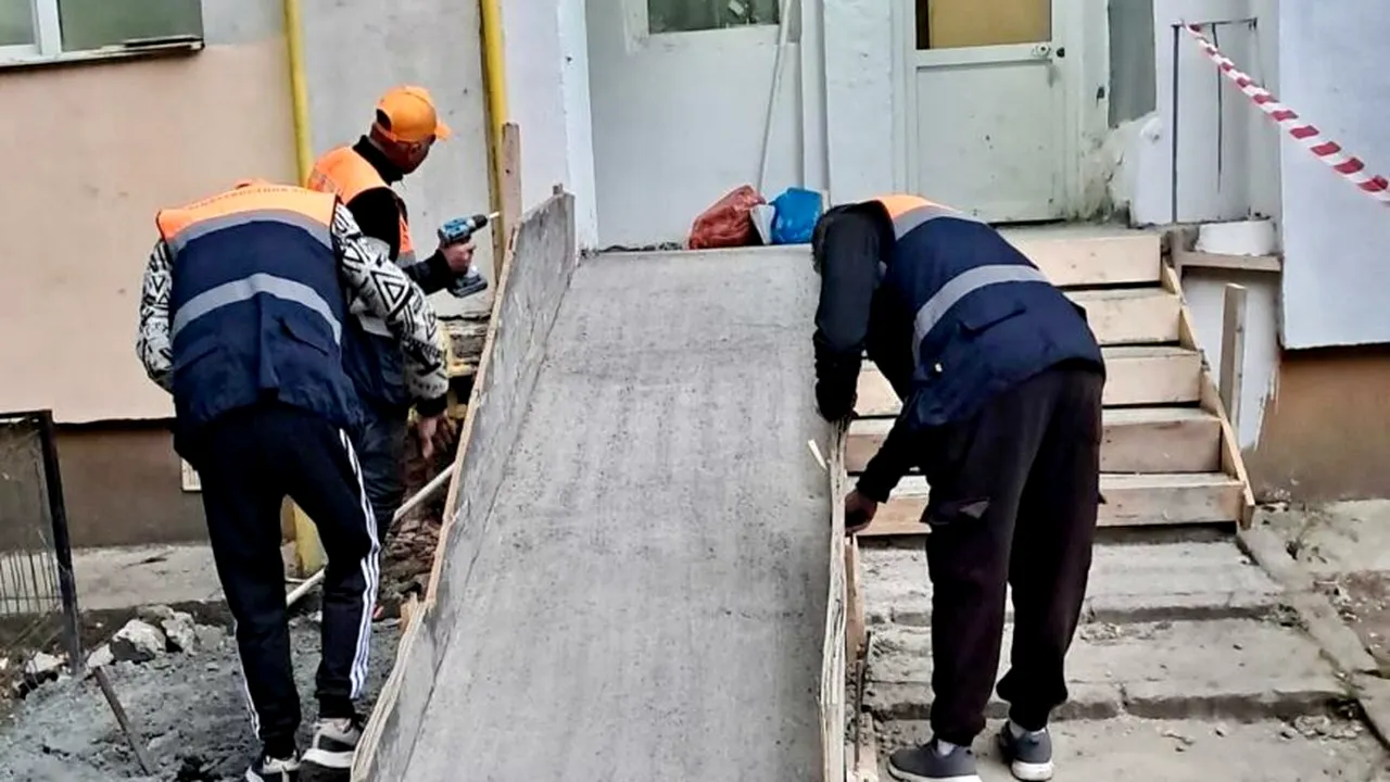 (P) Infrastructură 5 amenajează rampe de acces pentru persoanele cu dizabilități