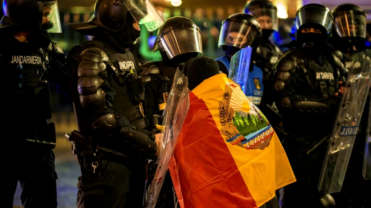 Cum prezintă presa internațională protestele din România. AP: Haos după ce candidatul de extremă-dreapta a aflat că nu poate candida la prezidențiale