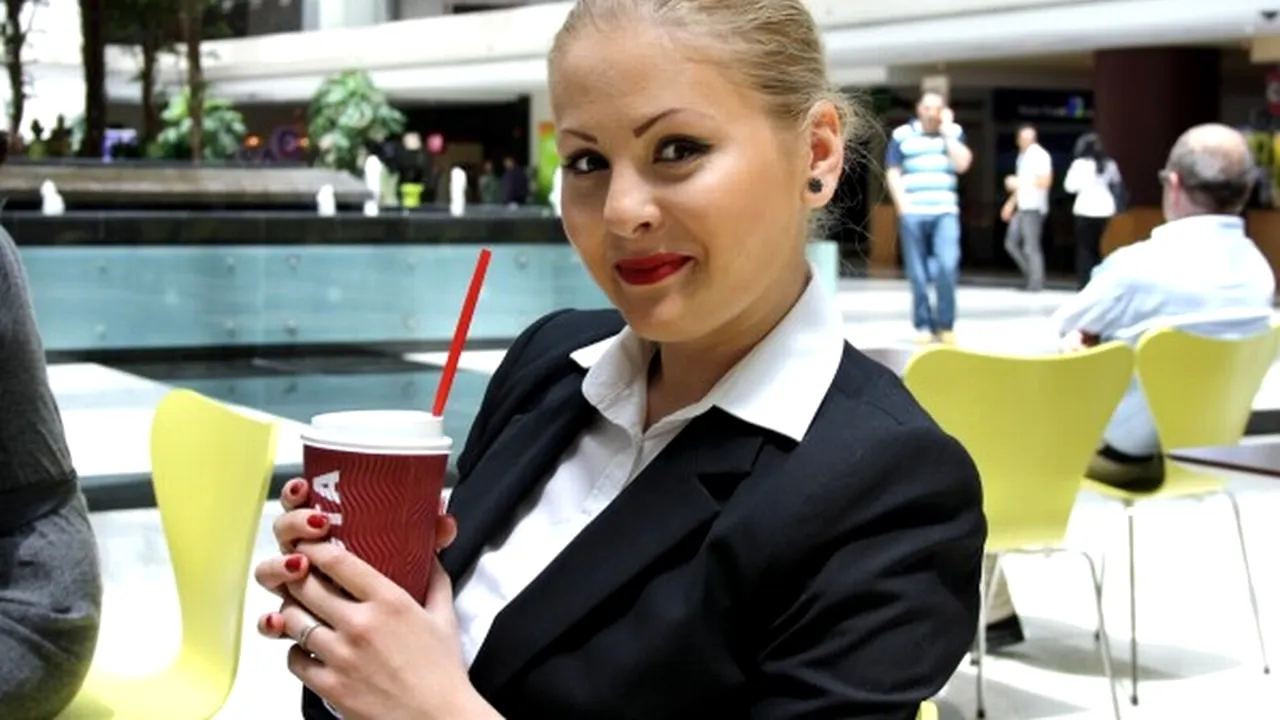 Confesiunile unei stewardese: „Aveam un salariu de 7 ori mai mare ca acasă, dar am renunțat...