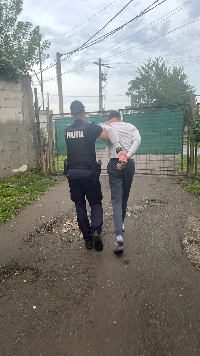 Focuri de armă trase de poliţiştii din Bragadiru după un bărbat care a refuzat să se predea / Sursa foto: IPJ Ilfov