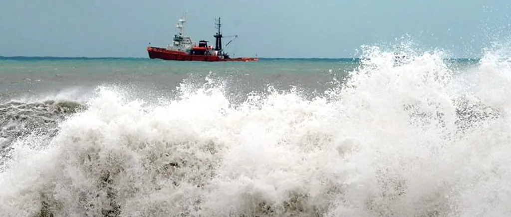 O navă cargo cu 12 persoane la bord a naufragiat în Marea Neagră