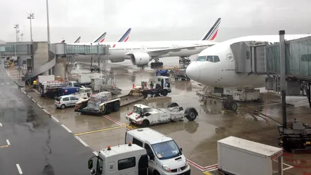 Zeci de agenți ai aeroporturilor din Paris au rămas fără legitimații pentru comportament îngrijorător