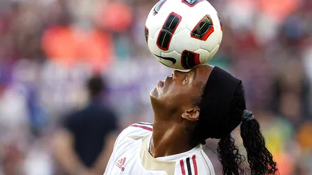 Coca Cola a reziliat contractul lui Ronaldinho, după ce acesta a apărut având alături cutii de Pepsi