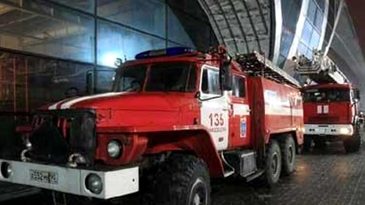 Mii de pasageri au fost evacuați după un incendiu la aeroportul Domodedovo din Moscova