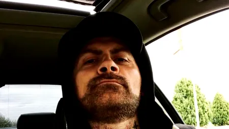 Unul dintre bărbații torturați de polițiștii Secției 16, fratele unui fost lider al temutei grupări a Sportivilor. Acesta a fost legat și bătut cu sălbăticie (SURSE)