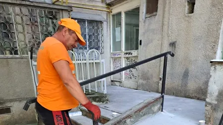 (P) Administrația Sectorului 5 amenajează rampe de acces în blocuri, pentru persoanele cu handicap