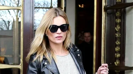 Un cunoscut top-model a fost escortat de poliție, după ce s-a comportat haotic la bordul unui avion