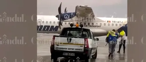 Noi IMAGINI cu avionul ATR al Companiei Tarom, care fost la un pas să fie răsturnat de vijelie pe Aeroportul din Oradea. Manșele se rotesc apocaliptic