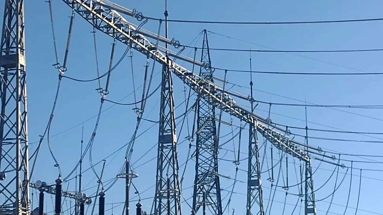 Al doilea circuit al liniei electrice aeriene care asigură INTERCONEXIUNE cu Serbia a intrat în exploatare comercială. Importanța pentru regiune