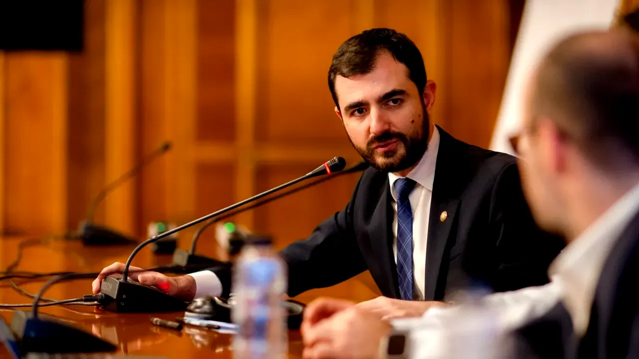 Deputat USR: „Nu sunt bani” pentru scăderea taxelor, dar sunt bani pentru scheme de afaceri pe banii statului