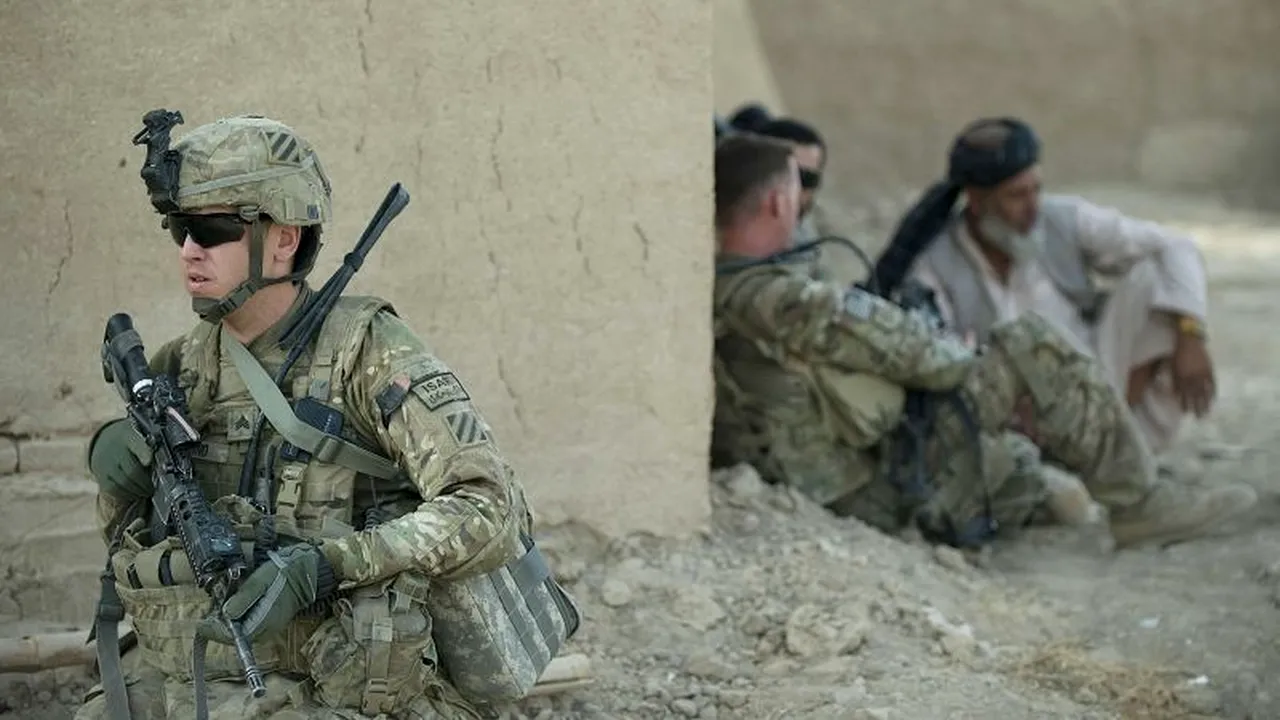 NATO limitează numărul operațiunilor comune cu forțele afgane