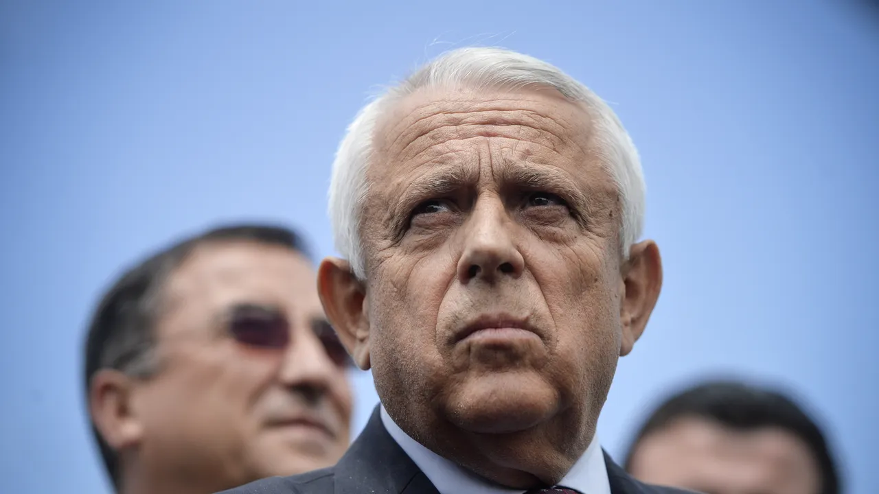 USR cere DEMISIA lui Petre Daea, pentru gestionarea precară a crizei PESTEI PORCINE