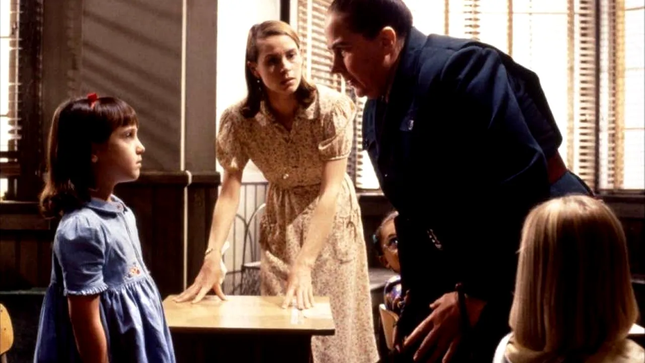 Familia cu o cerință neobișnuită: Avem nevoie de un tutore care să se îmbrace precum Miss Honey / Copilul nostru este obsedat de filmul Matilda