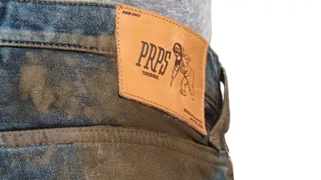 Modelul inedit de blugi lansat de o firmă americană. Prețul unei perechi sare de 400 de dolari