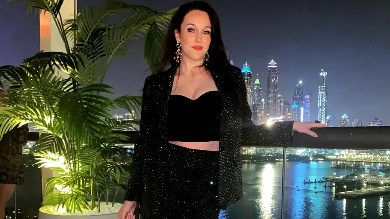 Povestea femeii de 40 de ani care îmbătrânește „invers”. Care este SECRETUL ei