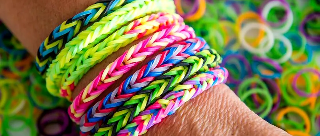 Brățările Rainbow Loom falsificate pot fi cancerigene. Poliția italiană a confiscat, deja, 20 de milioane de bucăți