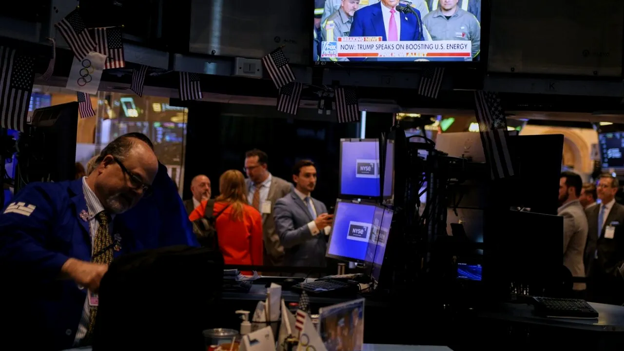 Donald Trump, ACUZAT de democrați că ar fi fost implicat în manipularea pieței bursiere: 