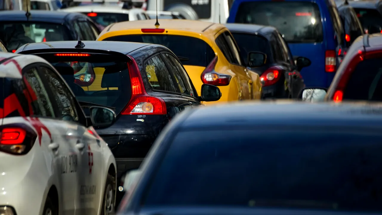 Restricții de circulație în România din cauza codului roșu de caniculă. Sunt vizate drumuri din 7 județe