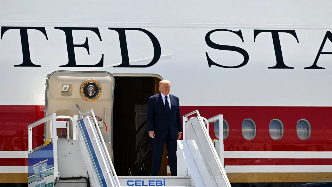 Trump vrea să plece în Irlanda cu avionul de lux primit din Qatar, în ciuda preocupărilor legate de securitate. Ce îmbunătățiri i-au fost aduse noului Air Force One după incidentele din Turcia