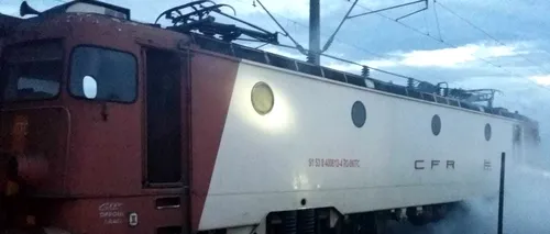 Incendiu la locomotiva trenului București-Timișoara: Peste 200 de călători au fost evacuați - GALERIE FOTO