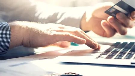 RAPORT INS. În sectorul bugetar s-au înregistrat creşteri ale salariilor în timp ce numărul cazurilor de îmbolnăvire cu COVID-19 creștea. Salariul mediu a crescut cu peste 3% in domenii cheie