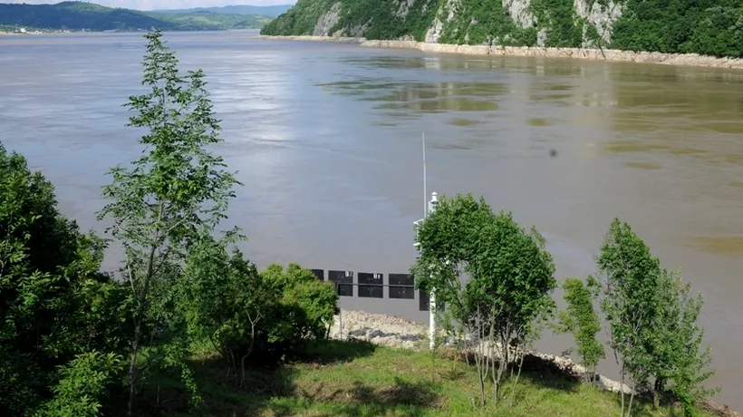 Zeci de nave blocate pe Dunăre în zona Portului Moldova Veche