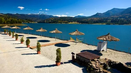 Singura stațiune din România unde găsești și „mare”, și munte. Turiștii găsesc aici cel mai pur aer din toată țara