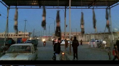 Scene macabre într-un oraș irakian: opt cadavre suspendate de un cadru metalic. Atenție, imagini dure!