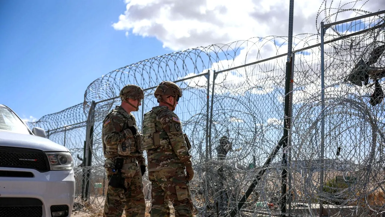 Autoritățile americane lucrează la MILITARIZAREA unor lungi porțiuni din granița cu Mexicul. Numărul de arestări, la cel mai mic nivel în 60 de ani